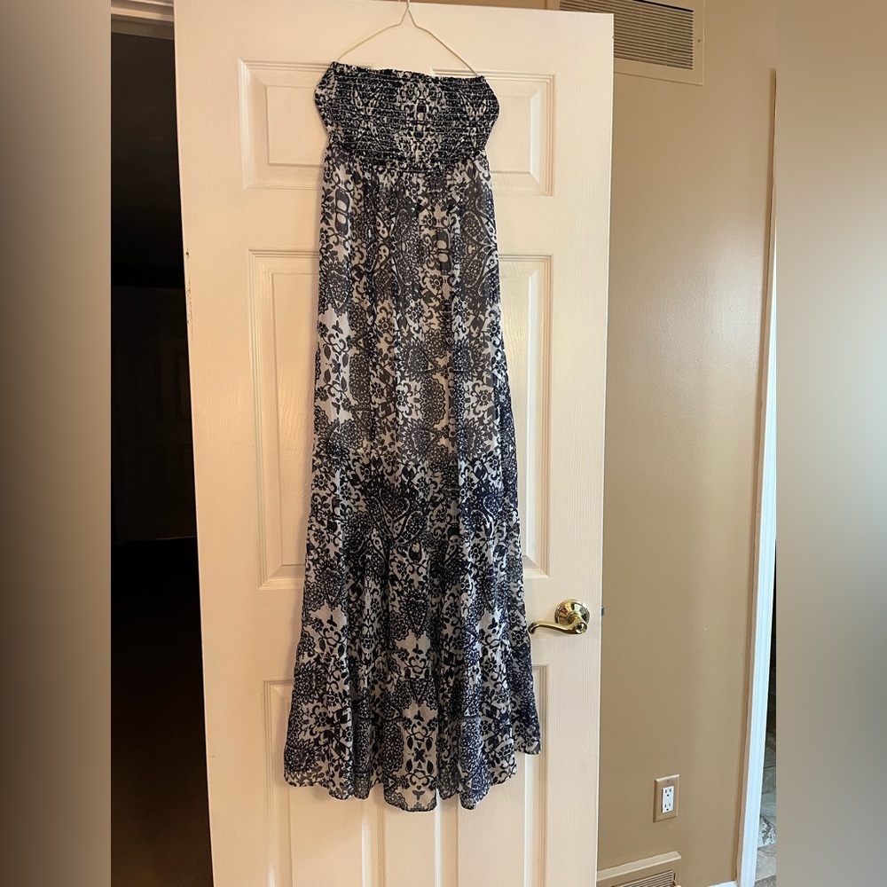 Guess/women’s long flowing strapless dress, size XS